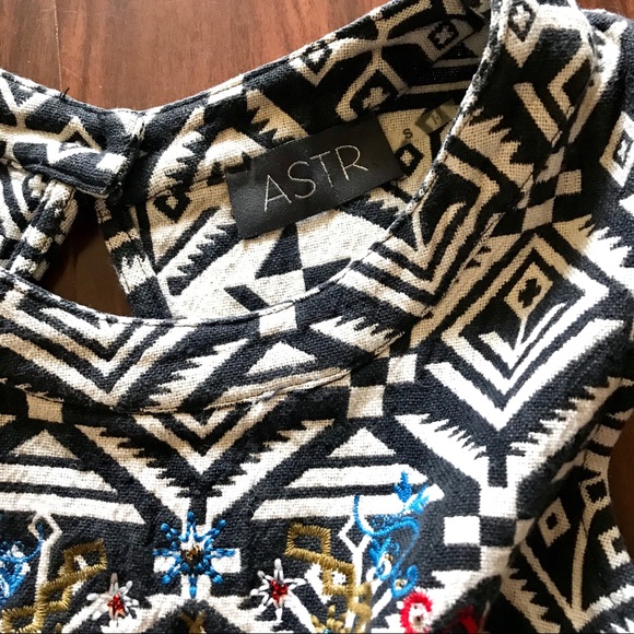 Embroidered print canvas dress - Picture 3 of 6